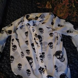 Button up shear skull print top size large